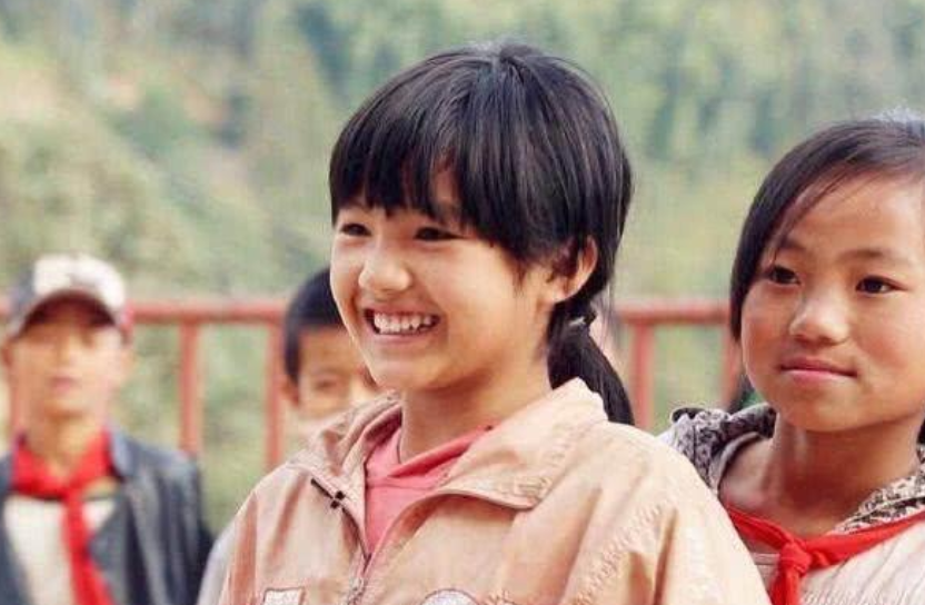 李勒优|还记得变形计最美农村女孩李勒优吗?被富豪妈妈收养后,今成这样