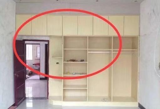 『』衣柜再找木工打造就过时了，我家用不到3个月全拆掉，后悔透了！