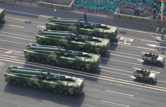 『东风17』全球唯一入役的超高速导弹：美国和俄罗斯都没有！全球二号强国笑而不语