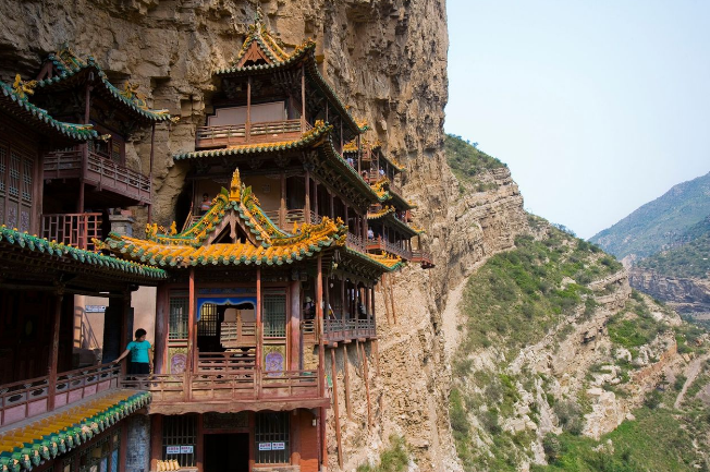 「悬空寺」我国最危险的风景，都是怎么打造的？游客：腿都软了！