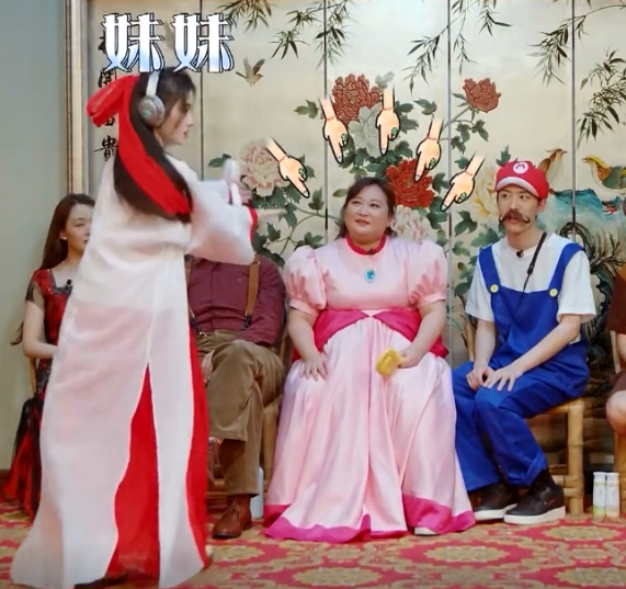 鞠婧祎|鞠婧祎终于引起众怒，杨迪不断拆台，贾玲频繁翻白眼