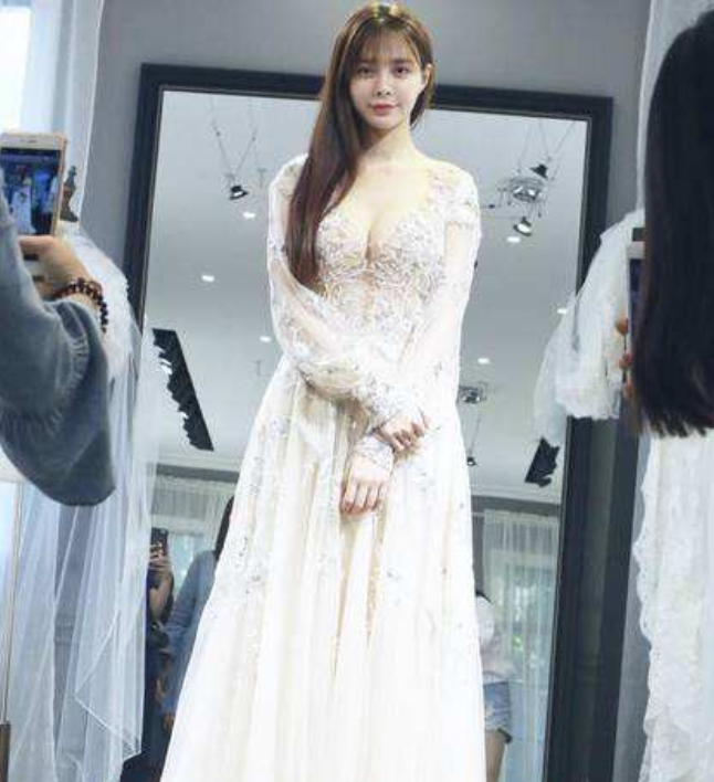 『沈梦辰』杜海涛到底有多幸福?当沈梦辰蹲下那一刻,网友:撩的我腿脚发麻