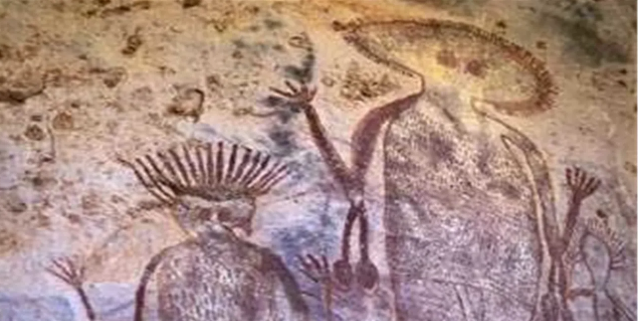 |印度发现神秘山洞，壁画上人物造型诡异，难道曾有外星人降临？