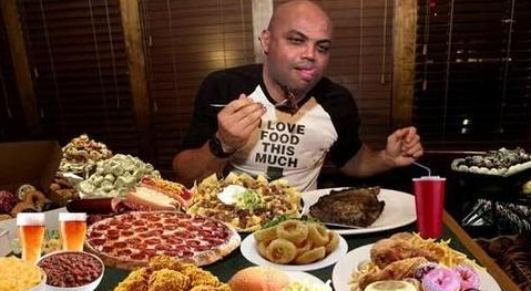 伊巴卡|什么是NBA级别的饭量？霍华德双份自助餐，伊巴卡吃鱼长度惊人