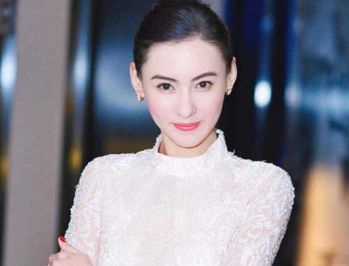 张柏芝|张柏芝给三胎儿子上户口，姓名却被工作人员泄露，爸爸一栏让人意外