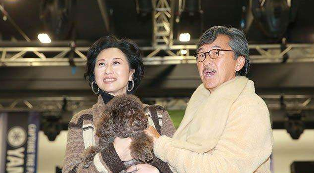 秋瓷炫|为娶她丈夫花3500万与前妻离婚,如今丈夫已老,她却依然年轻