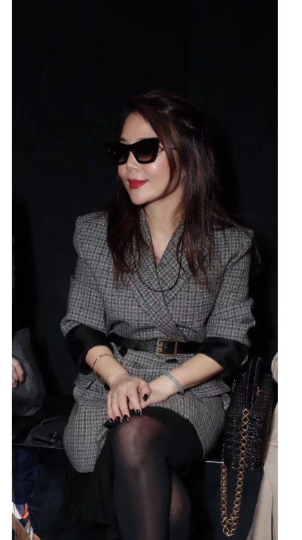 |杭州女富婆晒700平西湖边豪宅，整整装修5年，真酸了