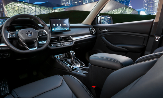 SUV:年轻人也买得起的SUV,外观比奥迪有气场,配奔驰底盘调教,仅7万