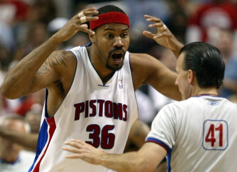 #易建联#迫使NBA修改篮球规则的5个天才球员，易建联尴尬上榜