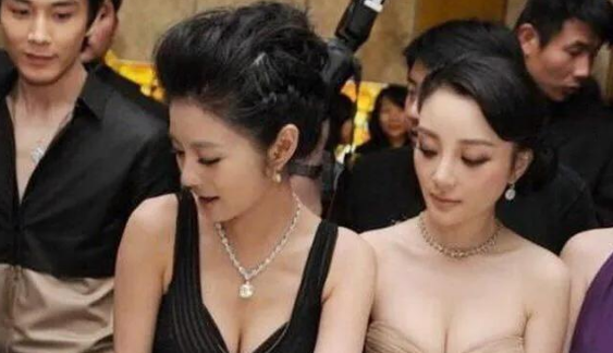 「李成敏」当96斤李成敏撞上84斤李小璐，同样是女神级别，这12斤到底差在哪了呢？