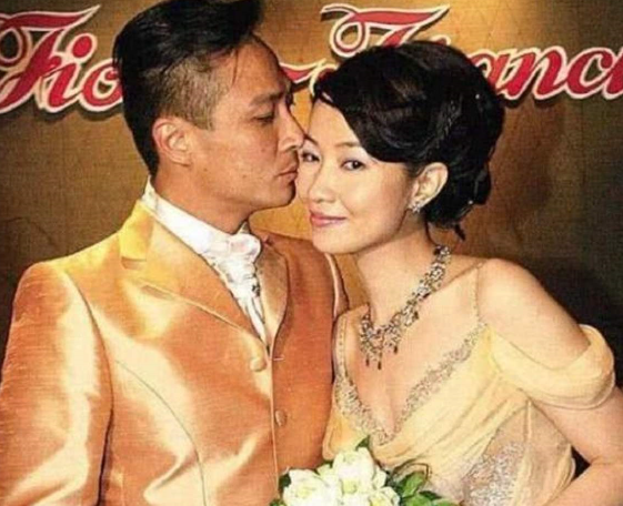 王丽萍|和影帝一见钟情，婚后19年从不做家务，年近50岁状态良好