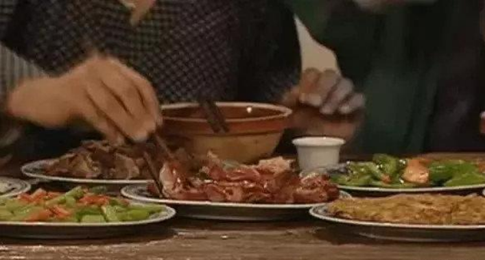 |还珠格格饭菜是假的，家有儿女也是假的，唯独这部剧饭菜是真的