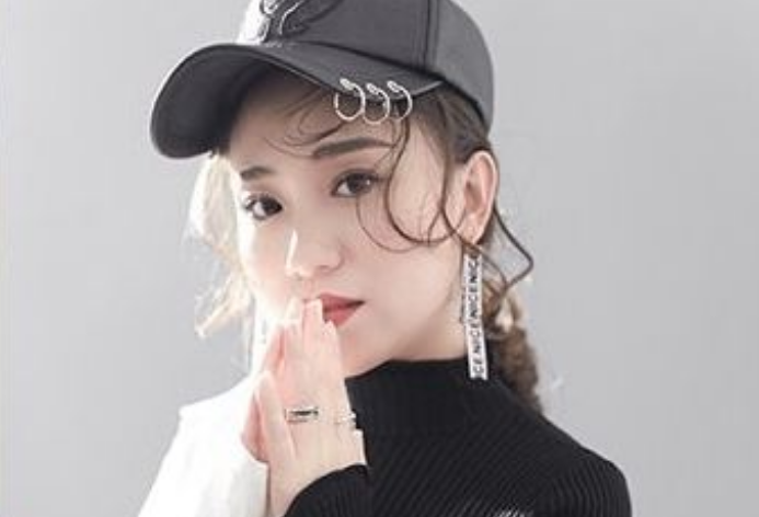 赵本山|她22岁跟随赵本山上春晚，一炮而红开上路虎，如今抛弃丈夫儿子