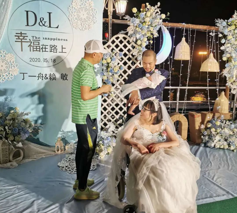 颜夕趣史|5年前，25岁小伙带着200块携绝症女友环游全国，他们现状如何？