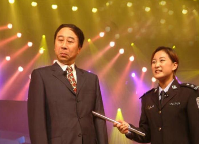 贾玲|说了10年相声还没红，郭德纲劝她改了行，如今6登春晚身价21亿