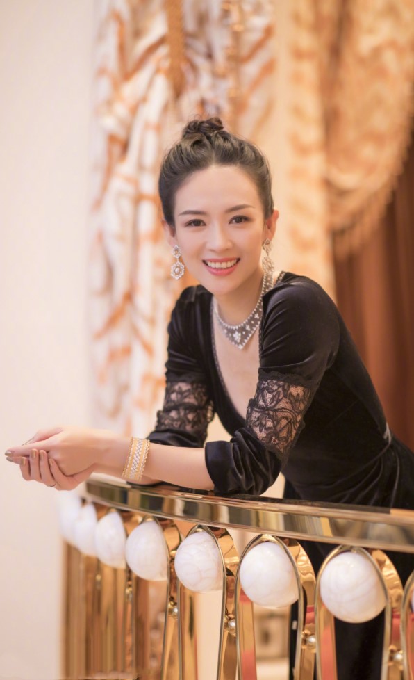 佟丽娅|当年佟丽娅结婚，曾被吐槽“最寒酸伴娘团”，如今却令人高攀不起！