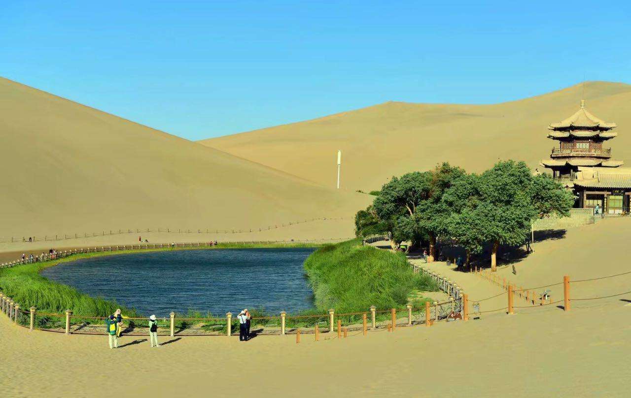 月牙泉|“沙漠第一泉”真的会消失吗？耗资40亿仍不可挽回，沙漠奇观还能坚持多久