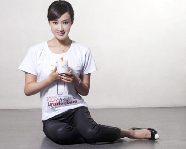 赵本山|她24岁主持春晚，两位有妇之夫曾为她疯狂离婚，后来却沦落至此