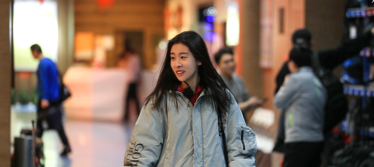 「吴彦祖」张碧晨衣橱大曝光，网友表示：这太不像个女艺人了