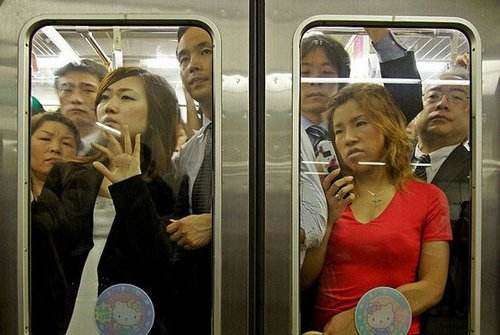 日本地鐵擠到人“意外懷孕”？看到這組照片後，網友：難以想象-圖6