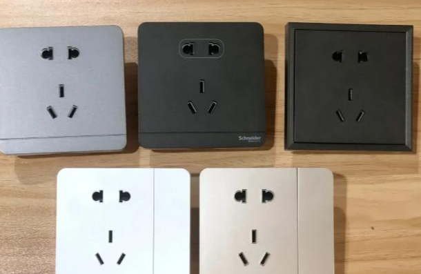 |装修时，开关插座要买好的吗？工长说：现在贪便宜，使用时就后悔