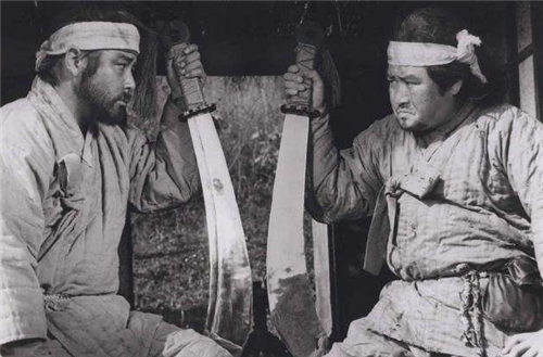 古人智慧|我国有一霸气复姓，听着脊背发凉，史书上只出现一次，如今已灭绝