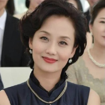 明星|“儿子”是当红明星，女儿是世界冠军，今50多岁仍魅力依旧！?