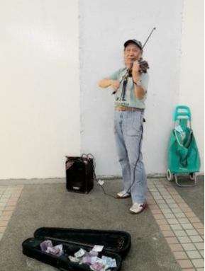 刘长生|青翼蝠王流落街头为生，高龄状态憔悴不堪，已靠卖艺生活两年