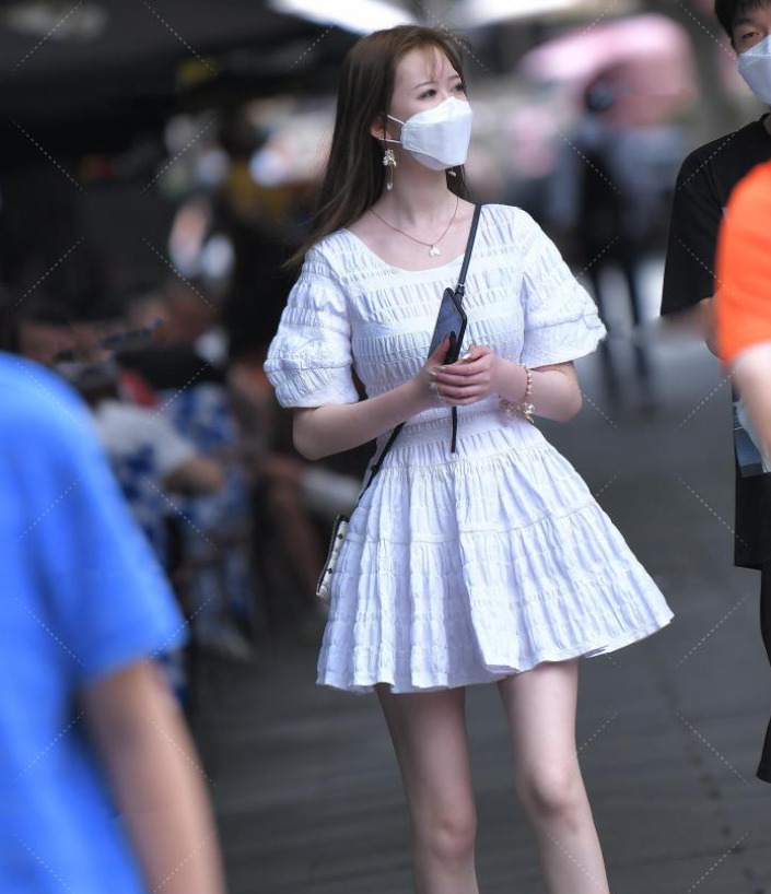 小姐姐|仙女裙配锁骨项链，打造甜美时尚气质