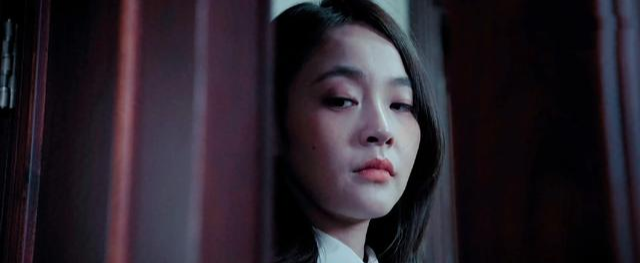 燃烧：《燃烧》赵月娥逼许军“退位”，许佳桐偷听内容，为何会恐惧的掉眼泪？