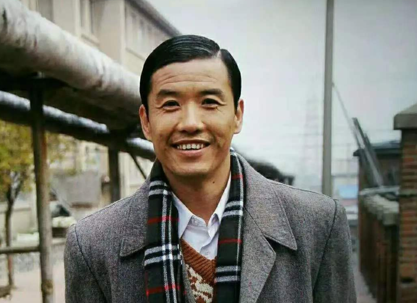 #赵本山#被赵本山开除后，他转身投奔潘长江，今带着女儿一起走红