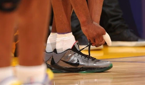 现代索纳塔|黑豹联名球鞋被疯炒！与科比去世剧情一致，球迷谴责：赚黑心钱