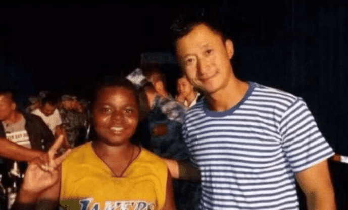 『吴京』还记得吴京非洲“干儿子”吗？爆红后开宾利炫富，他现状成这样