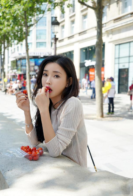 王晶@她被王晶发掘时才读大二，拍3部电影狂捞26亿，今被称“最美晶女郎”！