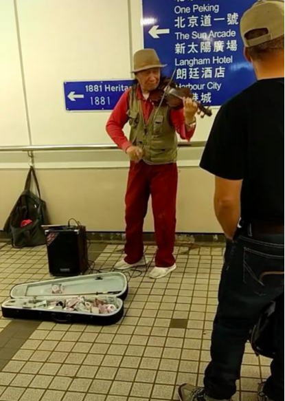 刘长生|青翼蝠王流落街头为生，高龄状态憔悴不堪，已靠卖艺生活两年