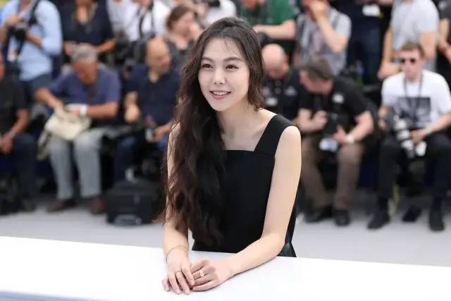 电影|所有想转型的男演员，都得和她“睡”一次…