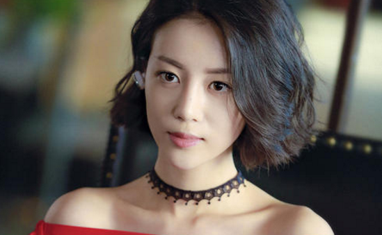 杨幂|正当红时和杨幂解约，本以为能闯出自己的一片天，现沦落到卖洗发水！