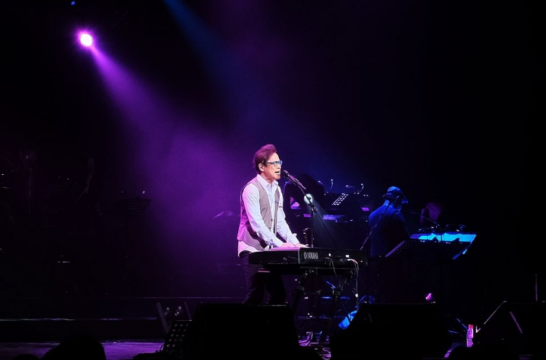 「演唱会」音乐教父出道47年终谢幕，演唱会无人问津，这个时代究竟怎么了？