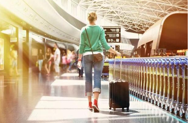 头等舱|男子花25万买下无限次机票，却被嘲笑，20年后航空公司很头疼