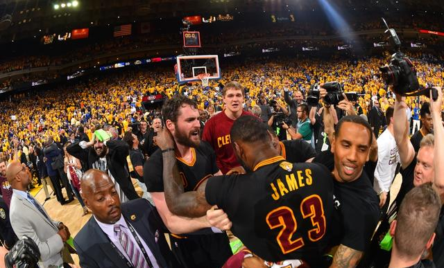 勒布朗·詹姆斯|尴尬！16年总决欧文场均27.1分3.8助，MVP为啥给詹姆斯呢？