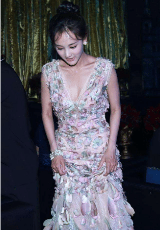 明星|这才叫真的强捧不红，每一部剧都是女主角，合作对象也都是男神