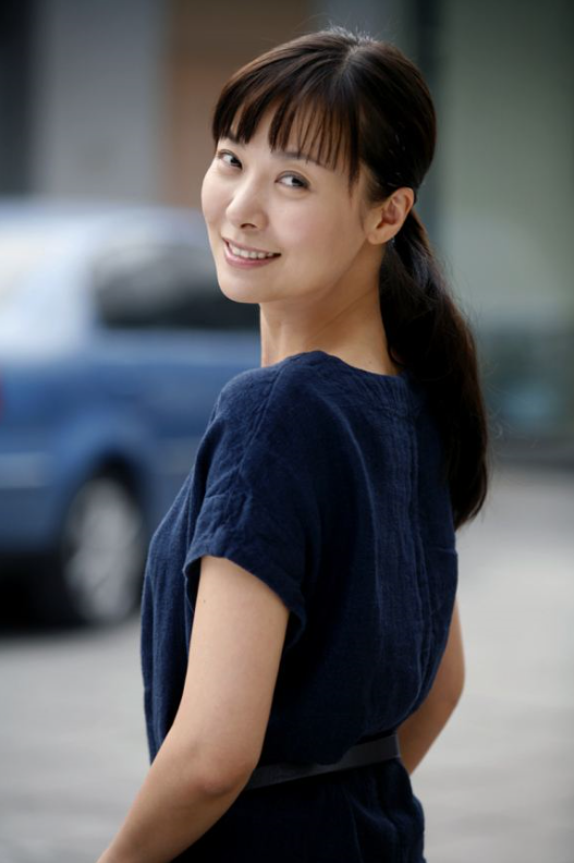 柯蓝|做了8年主持，因情史太乱无人敢娶，今因一部剧火得一塌糊涂