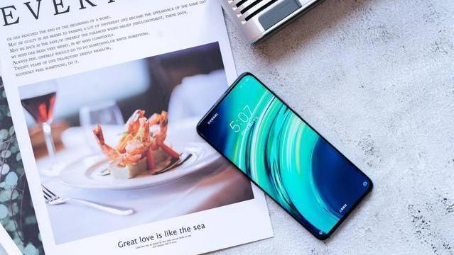 「小米科技」上半年旗舰机发布后，小米10到底怎么样，还值得购买吗？