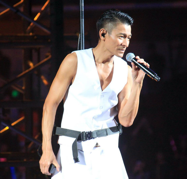 演唱会|演唱会前5天意外离世，百万张门票没人退款，世界歌坛仅他一人！