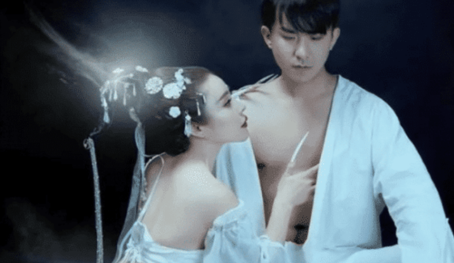 春丽|她是“真人版春丽”！殊不知她老公更强？看看两人合照后明白了