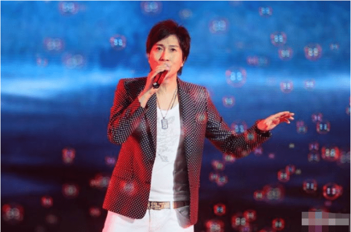 明星|一首歌就“纯赚”九个亿，不仅家喻户晓还被写进教材，这是什么“神仙歌曲”？