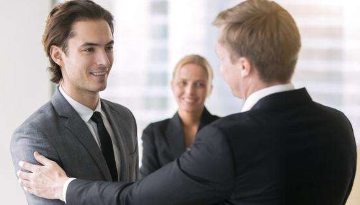 []想要跟领导搞好关系，怎么办？