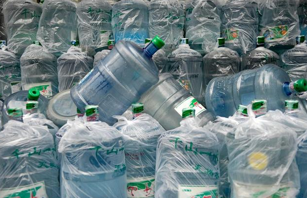 亚硝酸盐@隔夜水和千滚水能喝吗？这几种水，或比隔夜水更伤身，赶紧戒掉