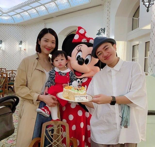 『王祖蓝』40岁王祖蓝又喜当爹！父亲节高调公开，超模妻子怀二胎越来越美