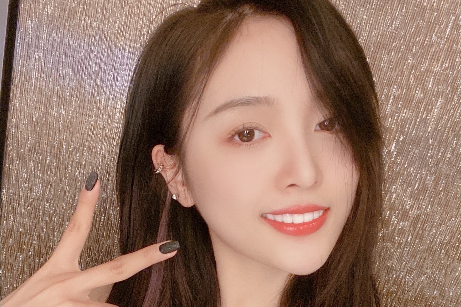 『吴宣仪』吴宣仪被王一博训斥，直接当众甩脸，网友直言素质低下